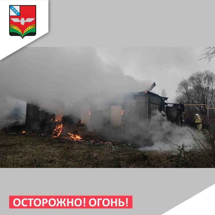 Пожарные Советского района потушили нежилой дом в п. Кшенский