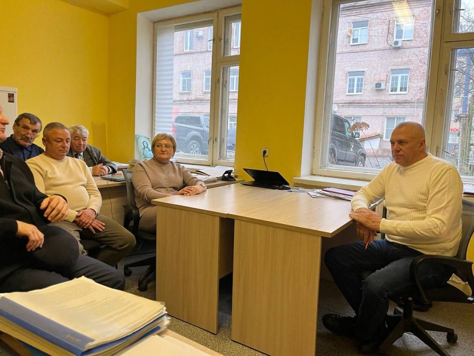 Павел Золотарев: Традиционно, рабочая неделя в Администрации Глушковского района началась с еженедельной планерки под моим руководством