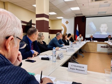 О подготовке к 1000-летию Курска, продукции местных производителей на прилавках, использовании национального мессенджера MAX в магазинах говорили с представителями сферы торговли