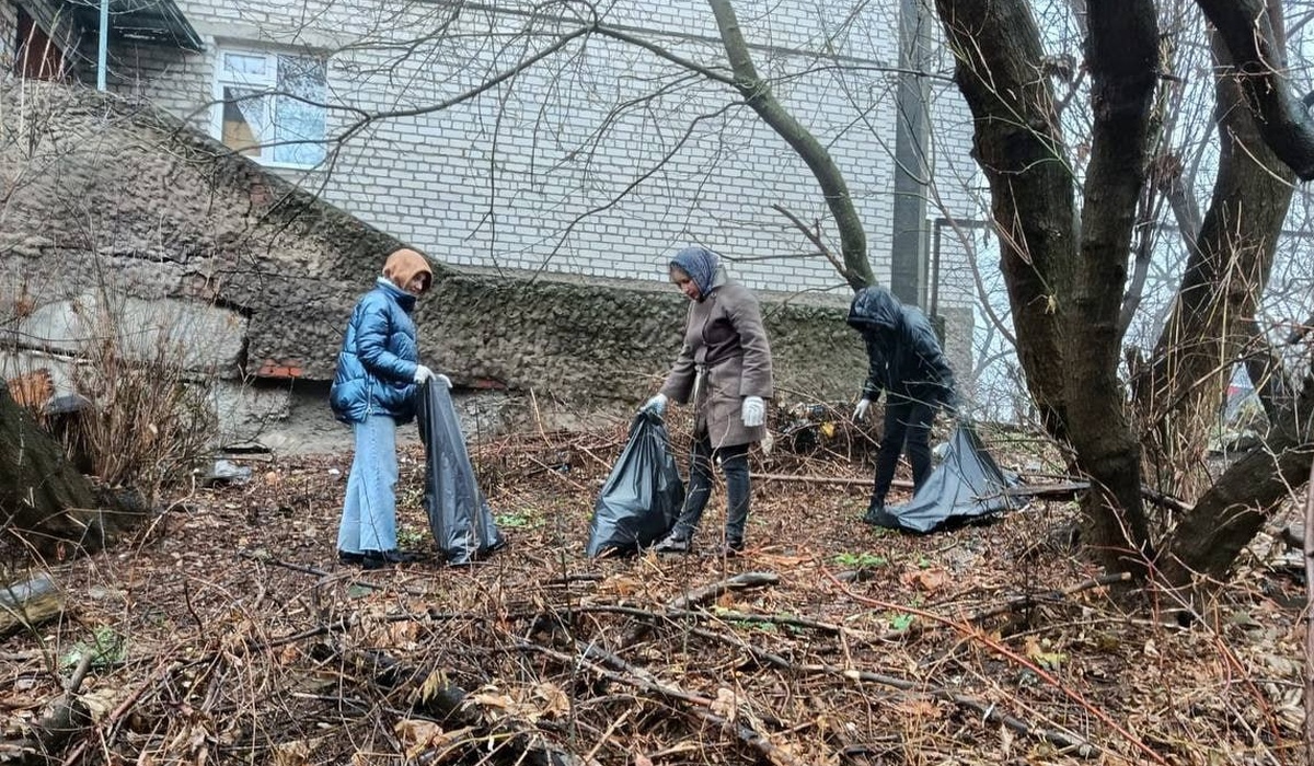 В Курске провели субботники в Сеймском и Центральном округах