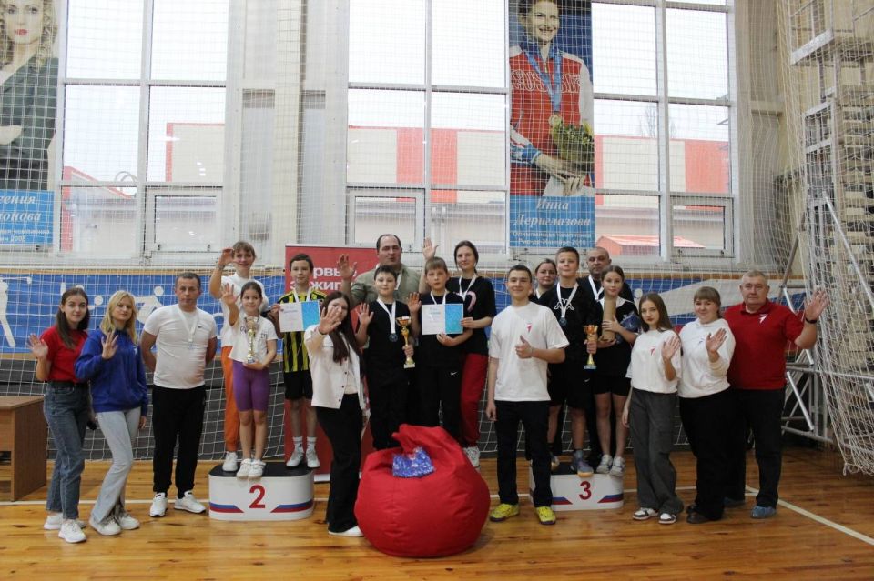 Виктор Петров: В воскресенье активисты Движения Первых и их родители собрались на дружеские соревнования в рамках проекта «Семья Первых»