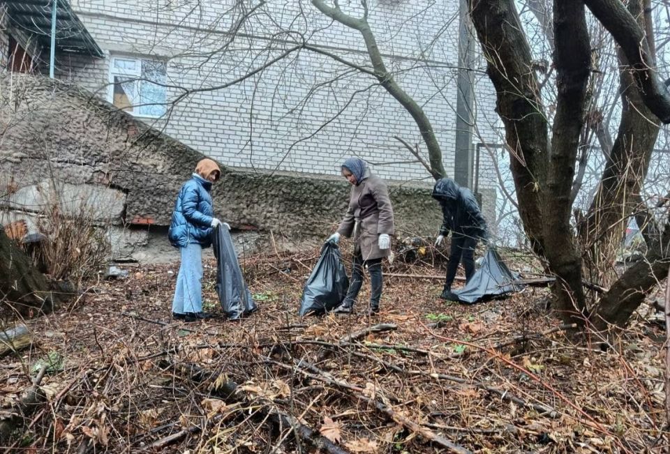 В округах Курска продолжаются субботники