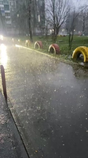 Гроза, гром и ливень. Как вам такая погодка в конце ноября, куряне?