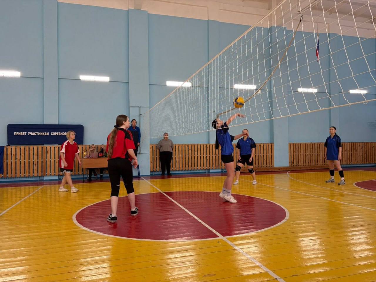 Курские единоросс провели соревнования по волейболу «Лига четырех школ»