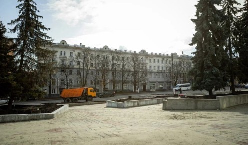 Александр Хинштейн представил итоговый вариант скульптуры "Куряночка"