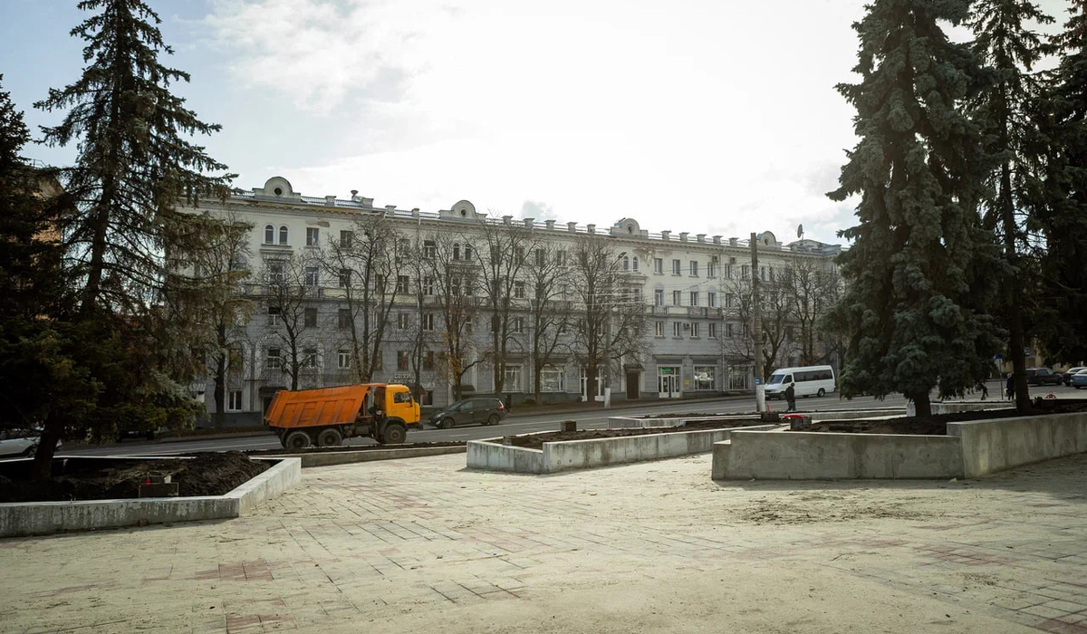 Александр Хинштейн представил итоговый вариант скульптуры "Куряночка"