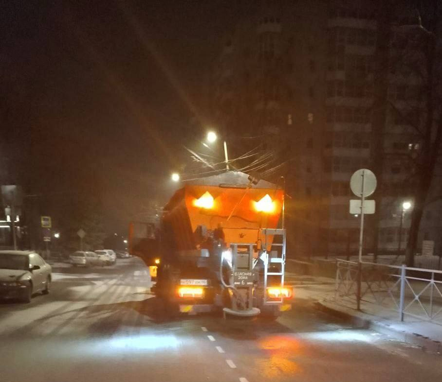 Мэр Курска поручил коллегам убрать кучи песко-соляной смеси с улиц