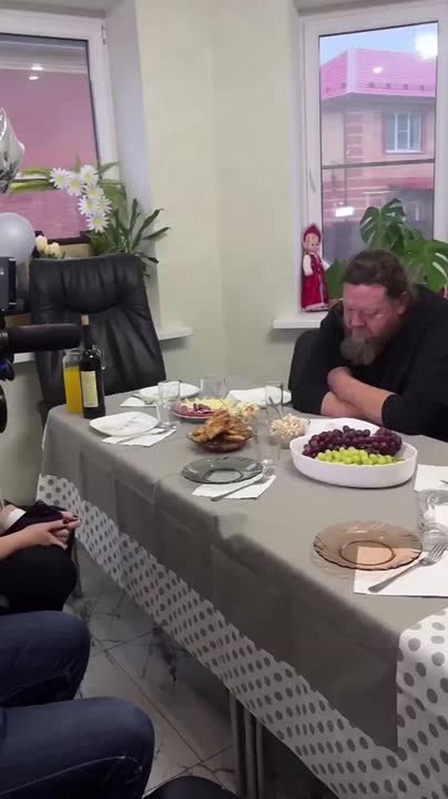 Губернатор поздравил с новосельем семью героя-священника из Суджи