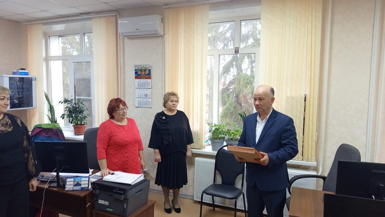 Андрей Амерев: В минувшую пятницу лично поздравил коллектив ЦБУ с их профессиональным праздником — Днем бухгалтера