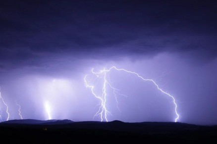 В Курске началась гроза с ливнем