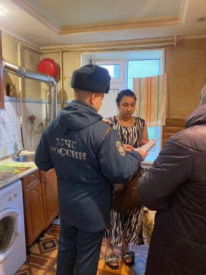 В Курске специалисты посетили 15 неблагополучных семей