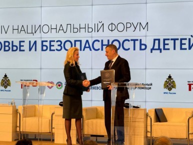 Александр Хинштейн: Подписал соглашение о взаимодействии с «Национальным мониторинговым центром помощи пропавшим и пострадавшим детям» в рамках IV национального форума «Здоровье и безопасность детей — залог благополучия...