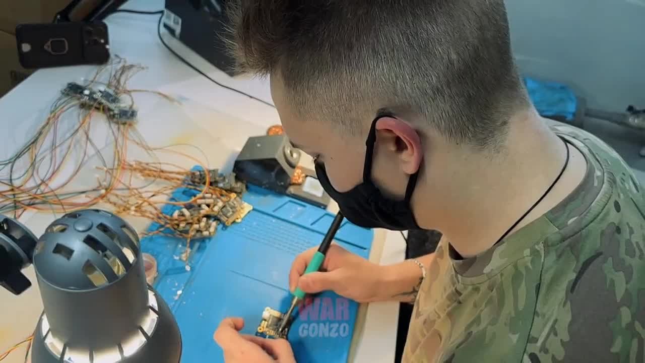 WarGonzo: Новый рубеж обороны: защищавший Курск ветеран помогает армии на производстве