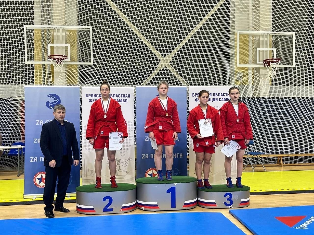 София Шишлова серебряный призер Первенства ЦФО по самбо среди юношей и девушек 16-18 лет