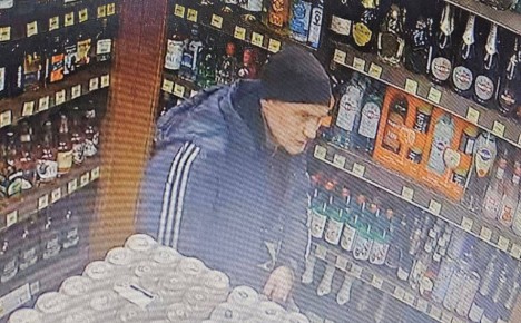 В Курске полиция ищет мужчину, подозреваемого в краже дорогого алкоголя