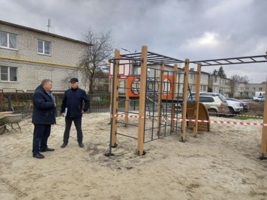 В посёлке Подлесный завершены работы по благоустройству современной детской игровой площадки