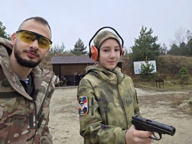 В минувшую субботу курсанты военно-патриотического клуба «Разведчик» МЦ "Комсомолец" г. Курчатов приехали на тренировочные стрельбы в Спортивно-стрелковый клуб «Выстрел»