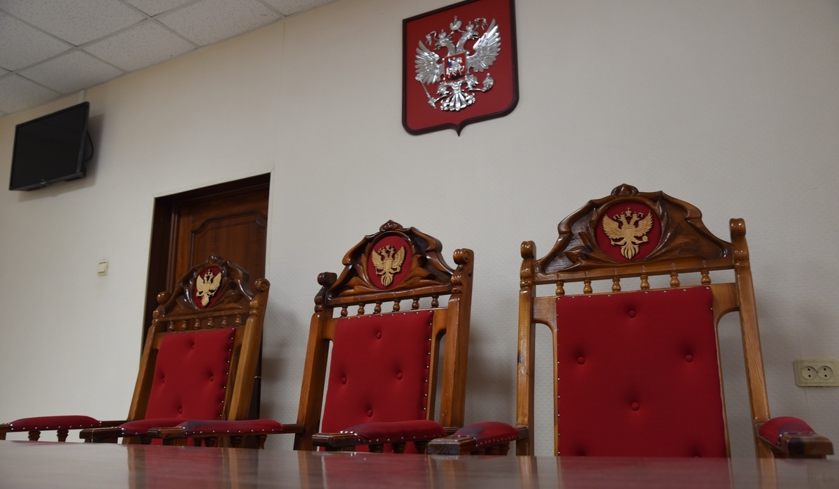 В Курской области 61-летний работник свинарни угрожал лопатой подростку