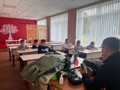 Пятый год на базе Верхнелюбажской средней школы успешно функционирует центр цифрового и гуманитарного профилей «Точка роста» благодаря нацпроекта «Семья»