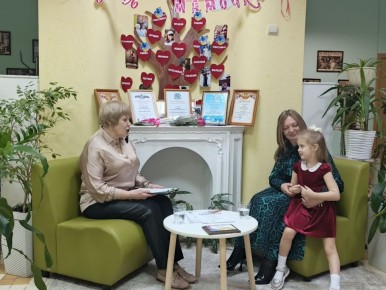 Своим опытом поделилась удостоенная нагрудным знаком «За заслуги в воспитании детей» курянка