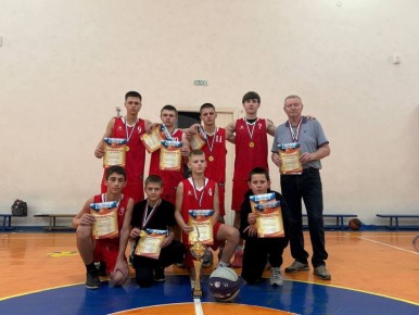 Виктор Кожухов: 25 ноября 2025 года на базе МКУК "Золотухинский центр досуга и кино "Заря" состоялись соревнования по баскетболу среди юношей 18 лет и моложе на Кубок Главы Золотухинского района Курской области