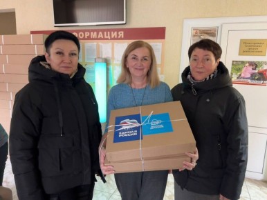 Единороссы поздравили матерей участников СВО с Днём матери