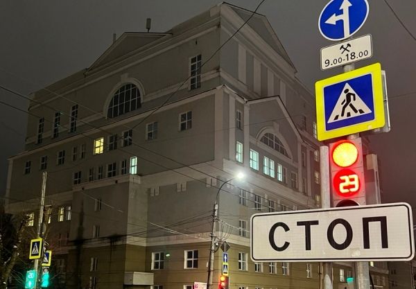 В Курске обломки беспилотника упали на здание КГУ