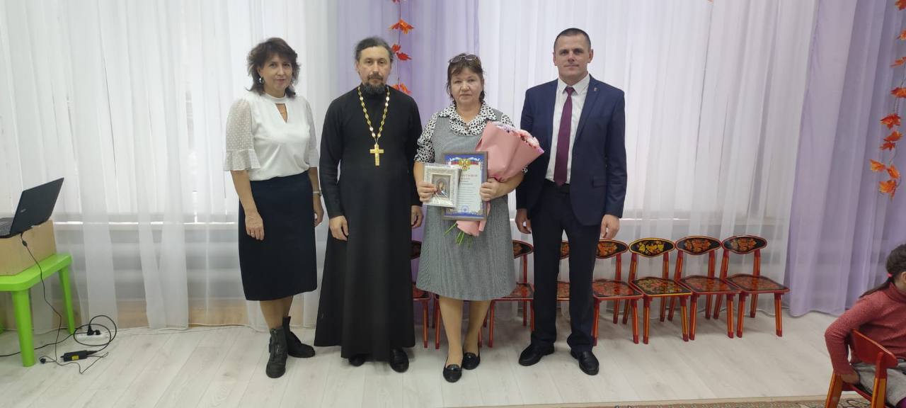 Виктор Петров: В преддверии Дня матери, одного из самых теплых и трогательных праздников, в нашем районе состоялось мероприятие, приуроченное к этому значимому дню