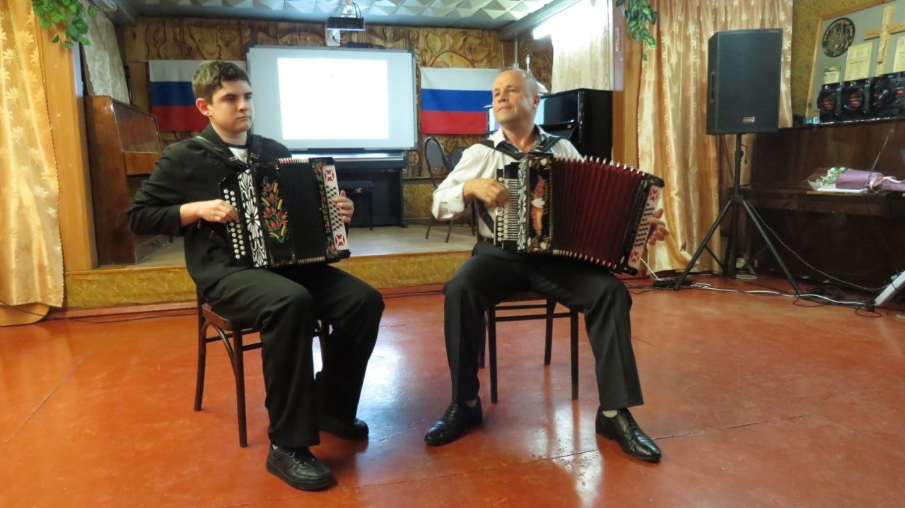 27 ноября уютный зал Касторенской детской школы искусств был наполнен атмосферой тепла и любви