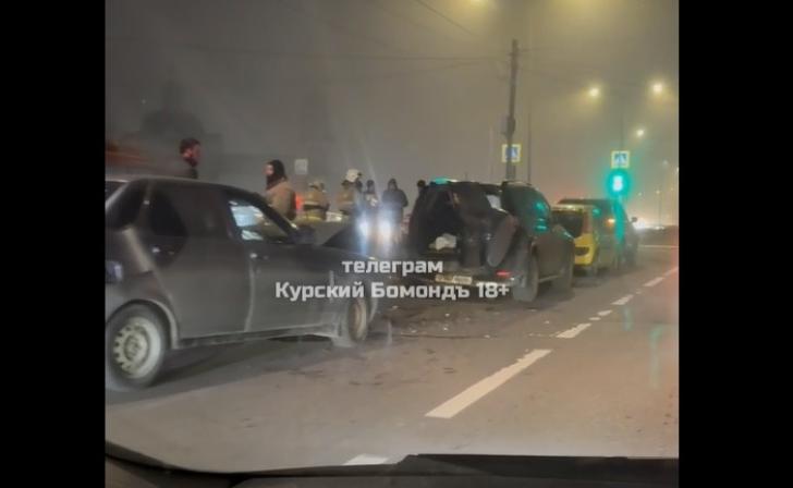 В Курске на пр.Клыкова произошло массовое ДТП