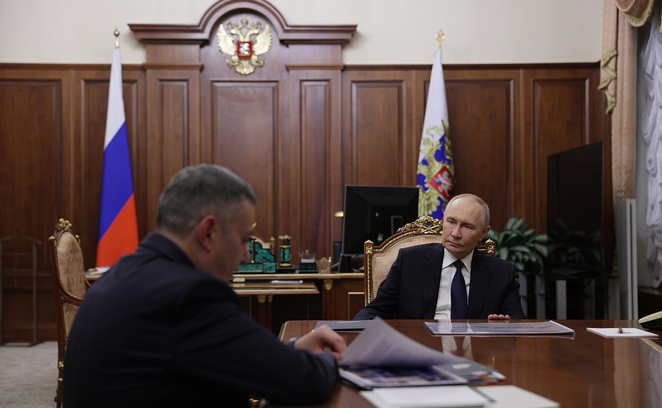 Владимир Путин провёл встречу с губернатором Курской области Александром Хинштейном