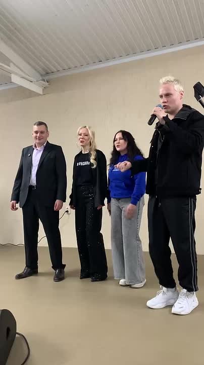 Сегодня в ПВР в лагере «Олимпиец» благотворительный концерт для жителей курского приграничья дал певец Шаман