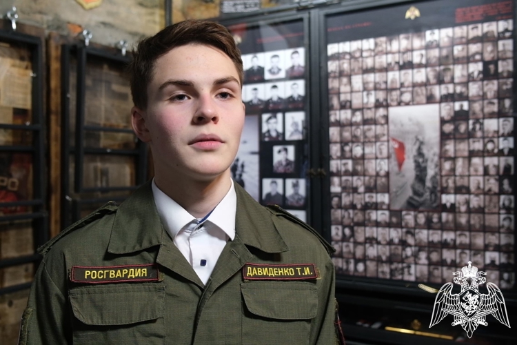 В Курске воспитанник подшефного класса регионального управления Росгвардии прочел стихотворение ко Дню Неизвестного солдата