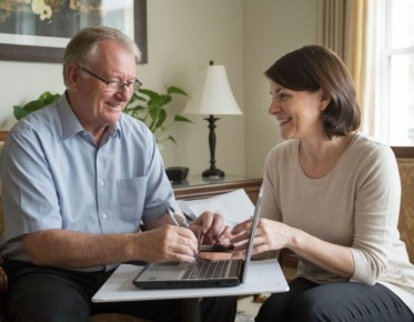 Курян ознакомили с графиком выплат пенсий и пособий в декабре