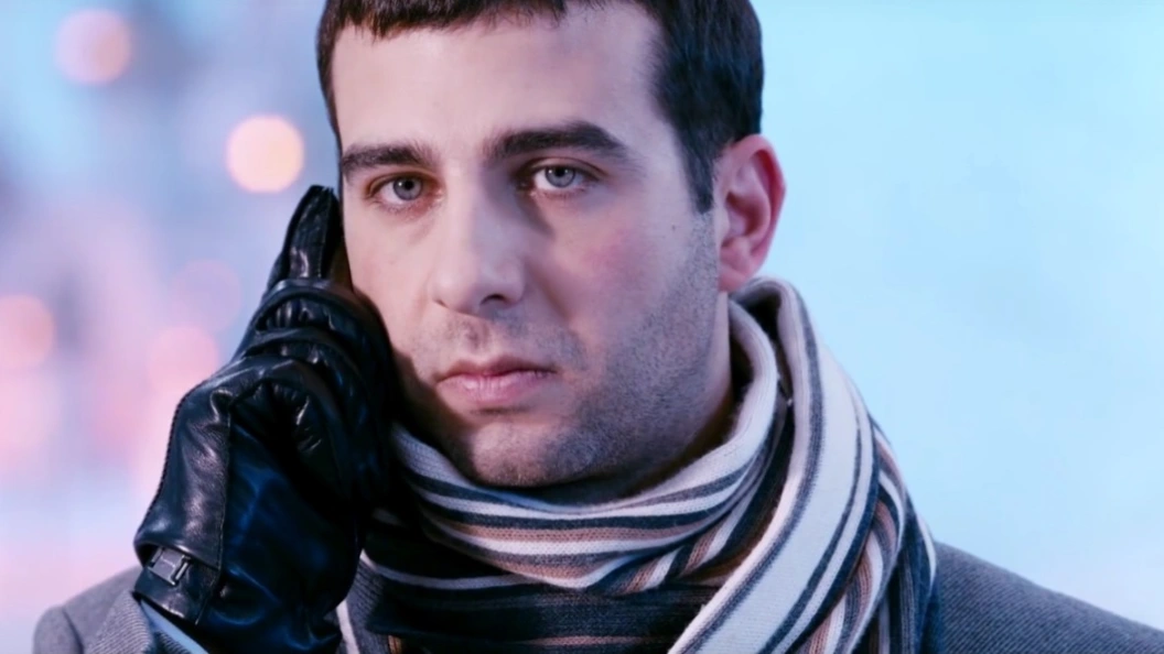 Холодильники, мебель и открытки с тёплыми пожеланиями: Что опять придумал Иван Ургант?