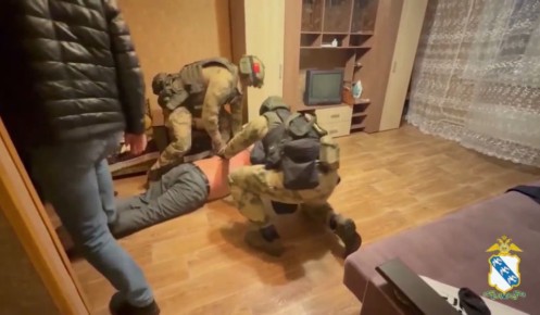 В Курчатове полицейские задержали вымогателей 250 000 рублей с угрозами убийства