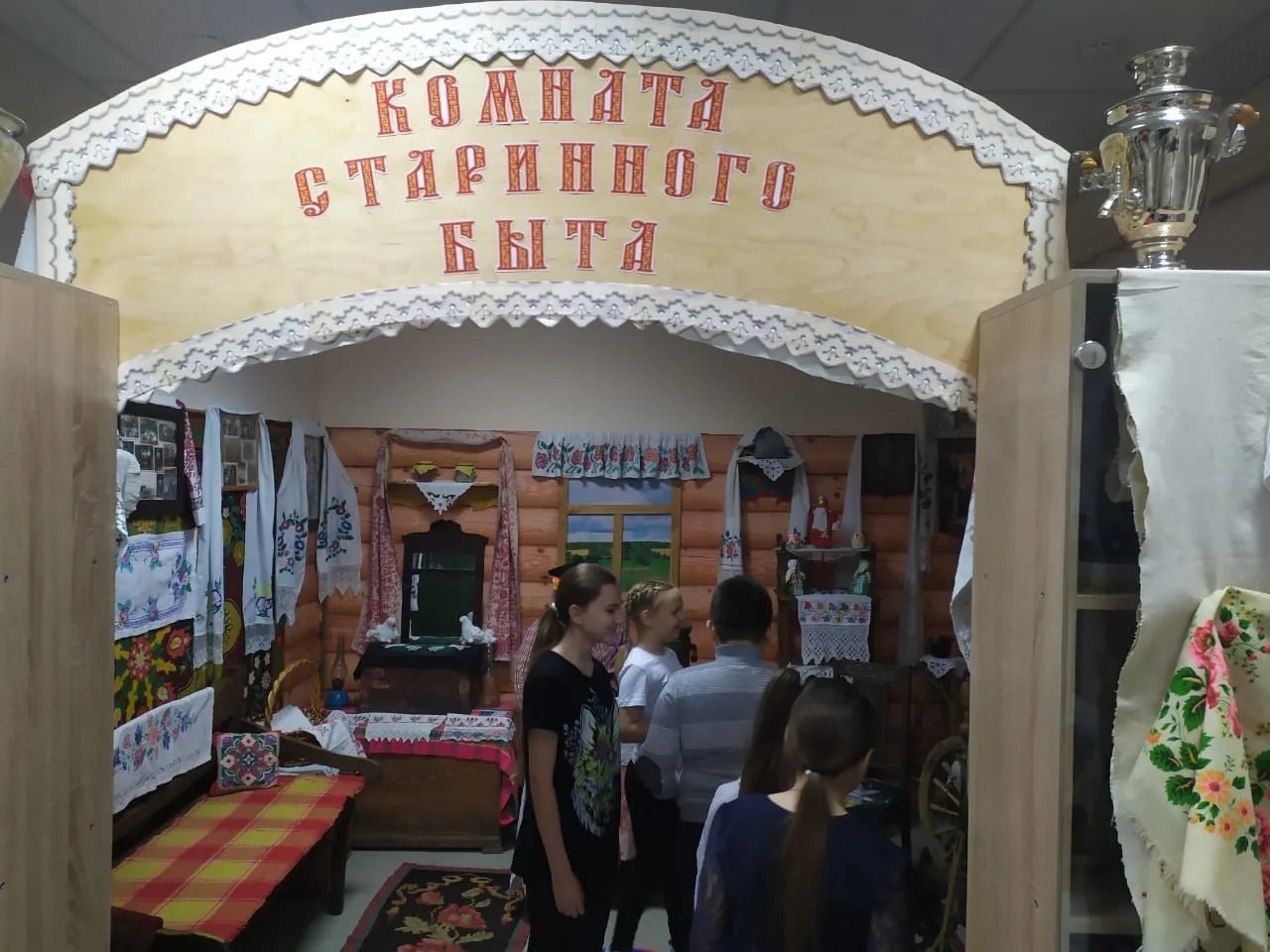 Вчера в районном доме народного творчества, прошла замечательная выставка «Вот, как жили в старину»