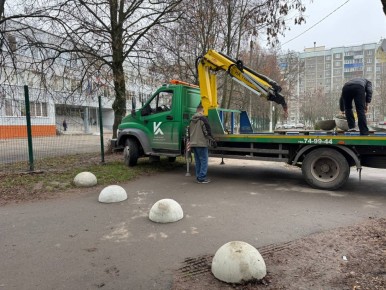 У школы №55 установили полусферы