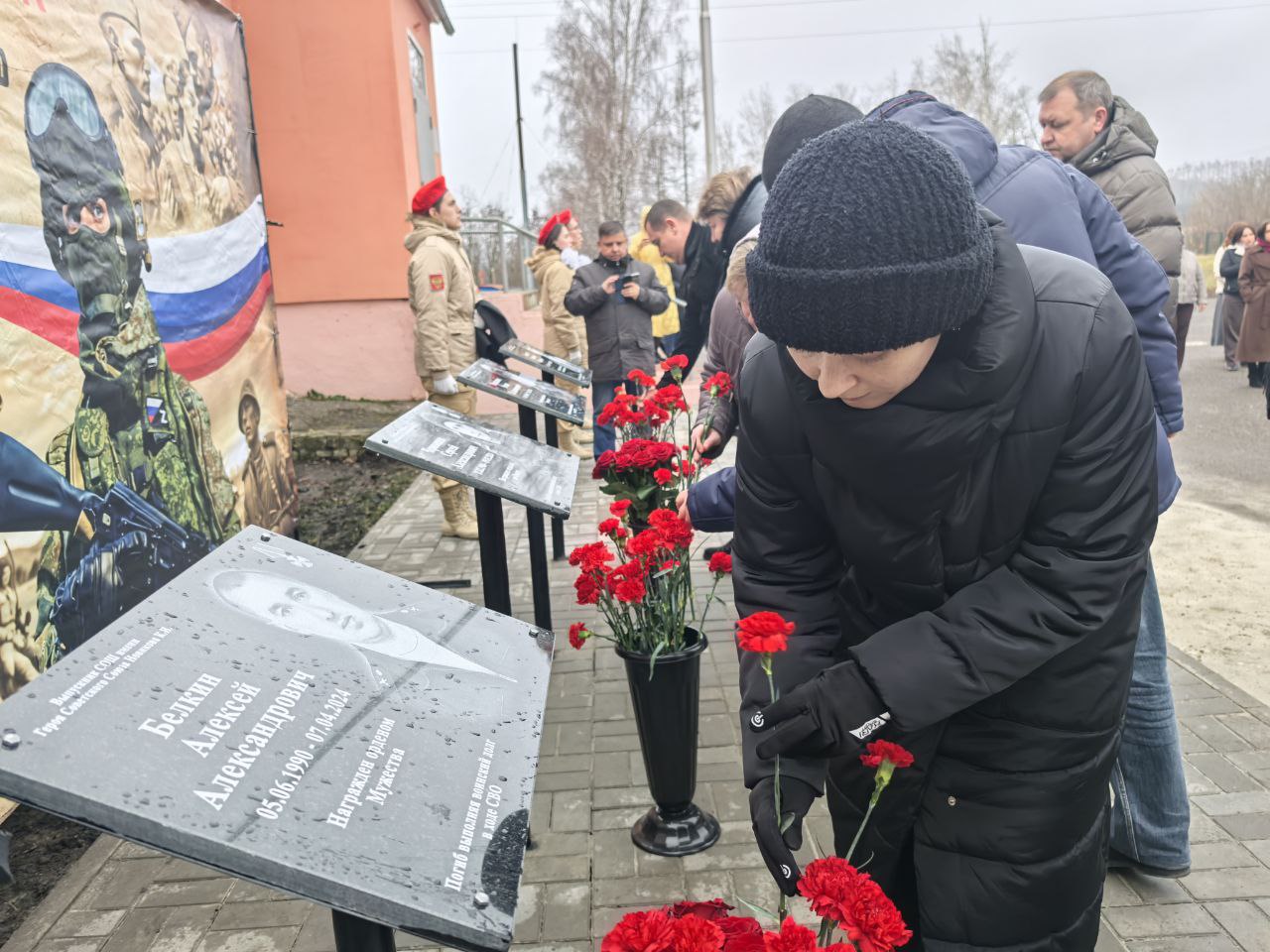 Андрей Телегин: Сегодня, совместно с депутатами различных уровней, главами сельсоветов, местными жителями открыли памятные мемориальные доски в честь погибших участников СВО из нашего района в Ноздрачевской школе и школе им....