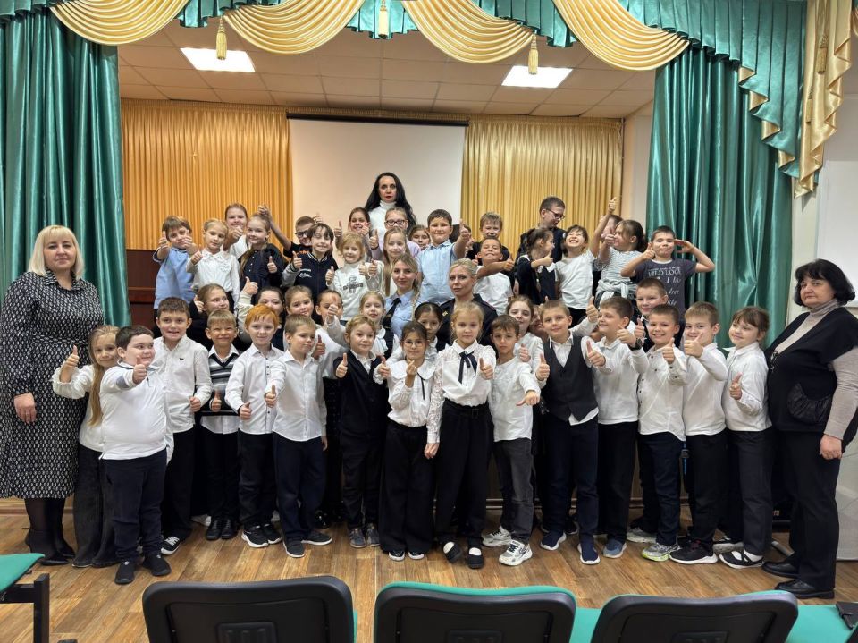 Полицейские в гостях у начальных классов из Железногорска напомнили правила безопасного поведения