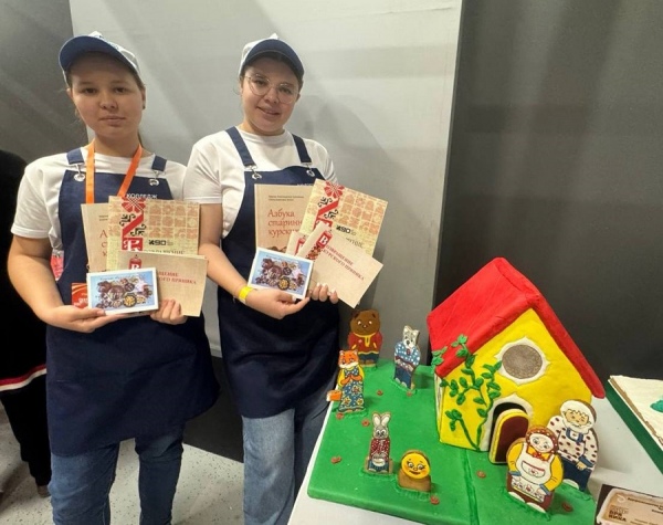 Куряне представили на фестивале в Санкт-Петербурге пряничного Колобка