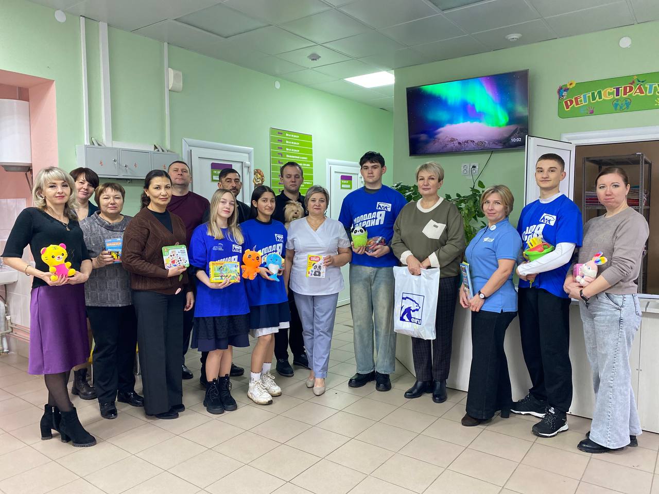 Нина Голубева: В рамках традиционной акции «Коробка храбрости», вместе с однопартийцами и активистами «Молодой Гвардии», посетили детское отделение Касторенской ЦРБ