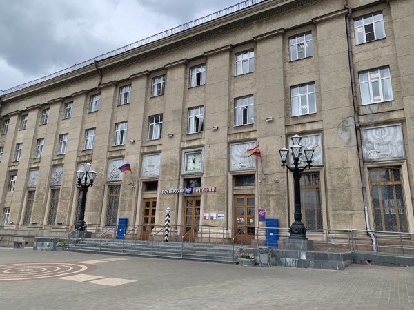 В Курске установили почтовый ящик для писем Деду Морозу