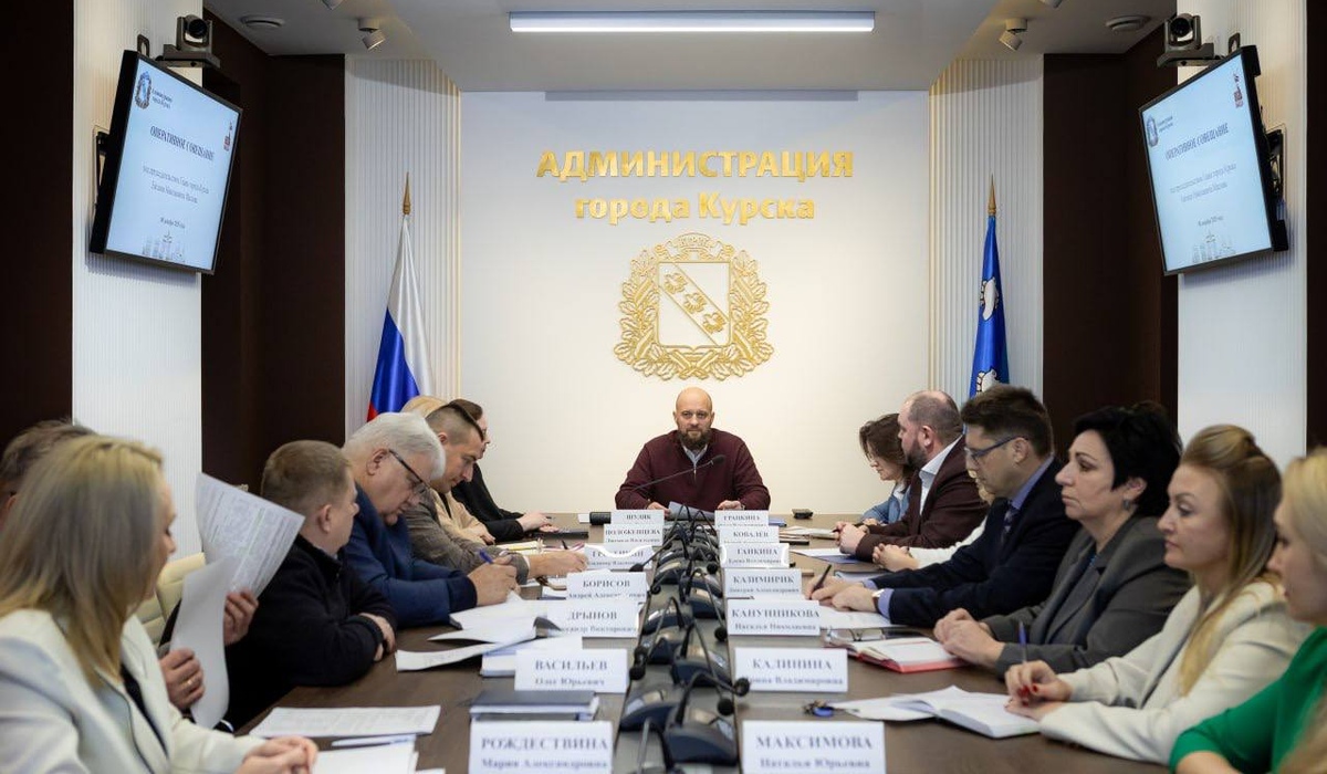 Мэр Курска обсудил с коллегами предстоящие задачи после прямой линии губернатора