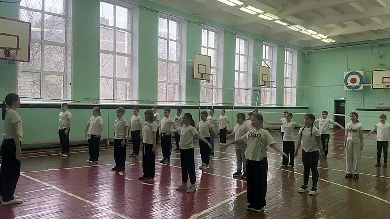 Акция в рамках воспитания здорового образа жизни у детей и молодежи "На зарядку становись!" в образовательных организациях города Курчатова продолжается!