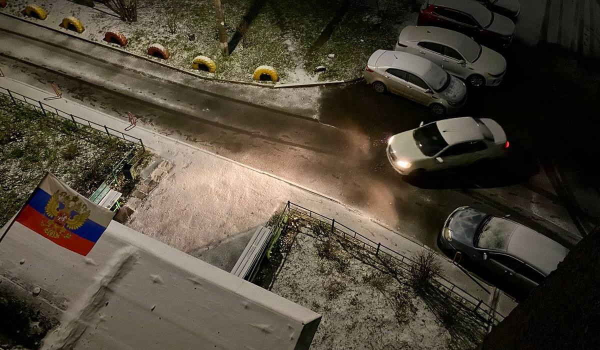 На улицы Курска вышли снегоуборочные машины