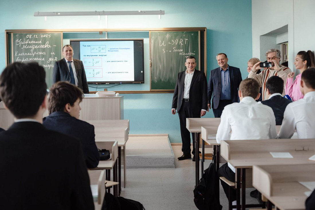 Александр Хинштейн оценил результат капремонта в Фатежской школе №2