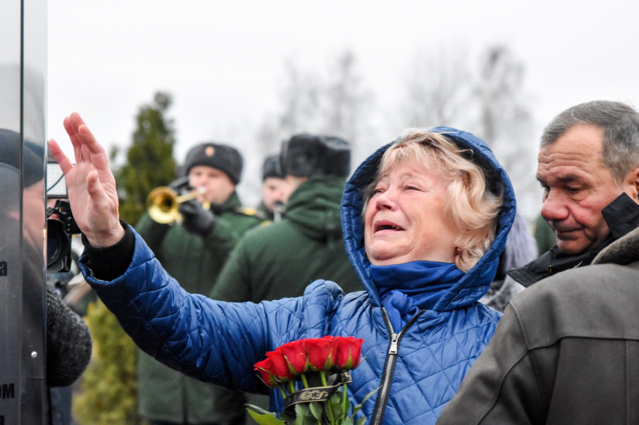Под Курском открыли сквер в честь погибших на СВО выпускников школы