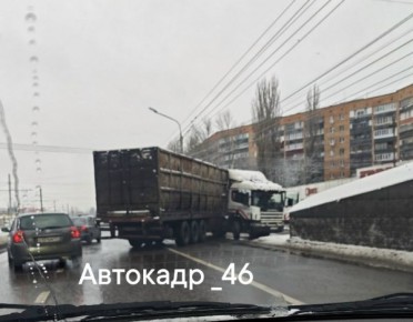 В Курске снег спровоцировал множество ДТП