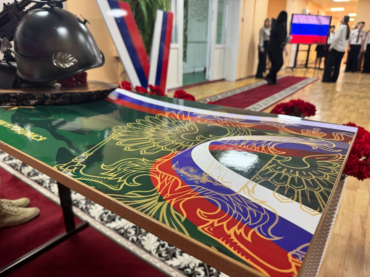 В курской школе №22 открыли «Парту Героя» и стенд «Герои нашего времени»